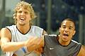 Ziemlich gute Freunde: Dirk Nowitzki (links) im August 2003 mit seinem damaligen Nationalmannschaftskollegen Marvin Willoughby.