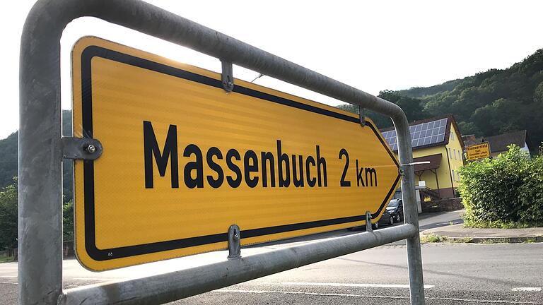Die Ortsverbindungsstraße von Kleinwernfeld nach Massenbuch soll saniert werden. Die Ortsverbindungsstraße von Kleinwernfeld nach Massenbuch soll saniert werden.