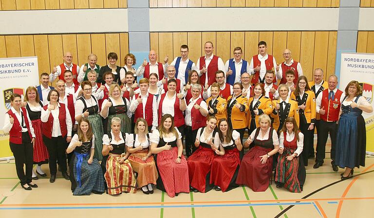 50 mal Blasmusik, 50 mal Freude und Gute Laune – 50 Blasmusikerinnen und Blasmusiker aus acht Musikvereinen des Landkreises gaben in Iphofen ein Konzert. Natürlich beim Konzert selbst aber auch die Probenwochenenden davor war im Orchester stets gute Laune. 'Es macht großen Spaß mit so vielen Freunden der Blasmusik zusammen zu musizieren'.