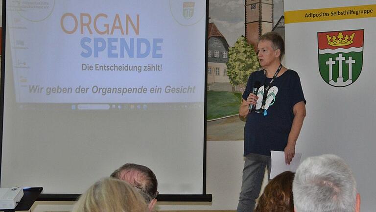 Marion Marschall, Mitbegründerin der Selbsthilfegruppe Adipositas Rhön-Grabfeld, berichtete beim Gesundheitstag in Großbardorf von ihren eigenen Erfahrungen.