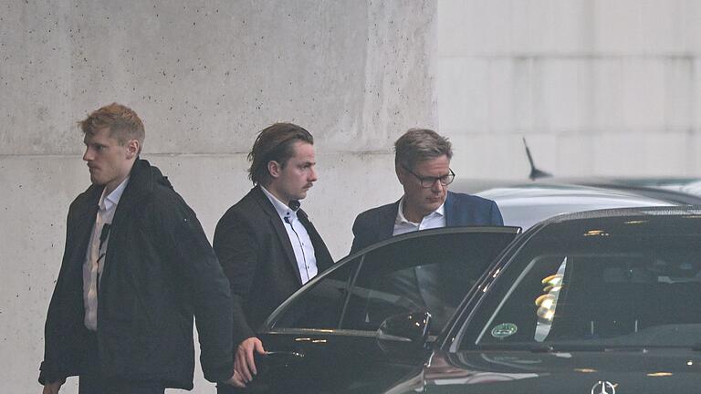 Weitere Diskussion über die Ampel-Koalition in der Krise       -  Wirtschaftsminister Robert Habeck verlässt am Montag ein erstes Krisentreffen im Kanzleramt. In dieser Woche sollen weitere folgen.