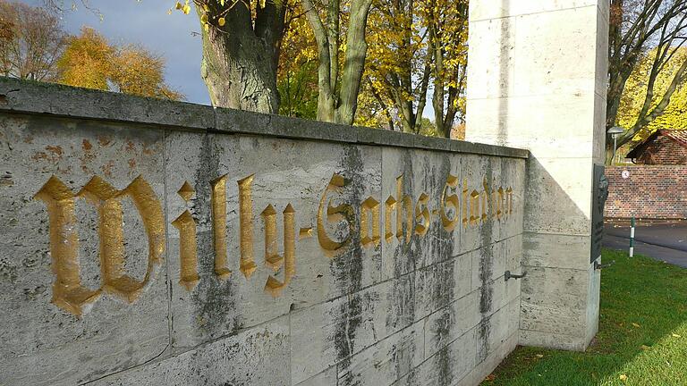 Das Willy-Sachs-Stadion, in dem der Fußball-Regionalligist FC 05 Schweinfurt spielt, wird nach dem Beschluss des Stadtrates in Sachs-Stadion umbenannt.