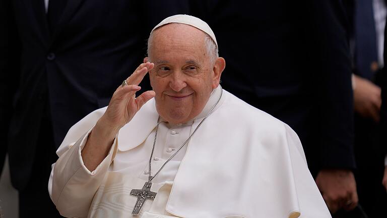 Papst Franziskus.jpeg       -  Papst Franziskus wurde offenbar in ein Krankenhaus gebracht.