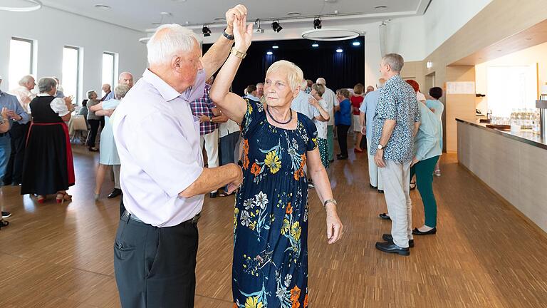 'Das ist unser gemeinsamer Sport', Ludwig Niemec und Ehefrau Willma sind seit 17 Jahren beim Seniorentanz in Heustreu am Start.