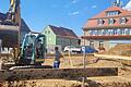 Endlich sind in diesem Jahr die Bauarbeiter an der Baustelle Rathausvorplatz angerückt. Laut Bürgermeister Horst Reuther soll das Projekt im Frühjahr 2025 abgechlossen werden.