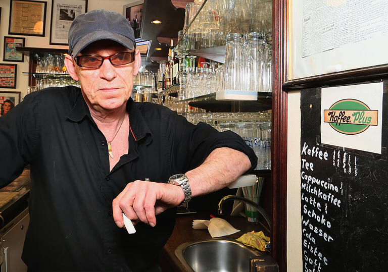 Ein Foto aus 2016: Hermann Ströbel in seinem Café.