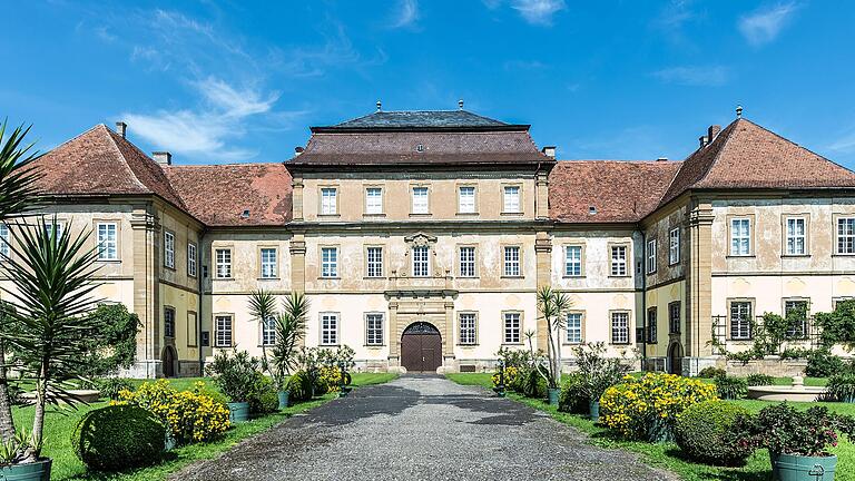 Die Ursprünge von Schloss Sulzheim gehen auf das 12. Jahrhundert zurück. Heute befindet sich dort eine beliebte Eventlocation, in der verschiedene Veranstaltungen sowie Hochzeiten ausgerichtet werden. Die Ursprünge von Schloss Sulzheim gehen auf das 12. Jahrhundert zurück. Heute befindet sich dort eine beliebte Eventlocation, in der verschiedene Veranstaltungen sowie Hochzeiten ausgerichtet werden.