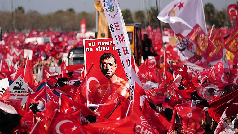 Proteste nach der Festnahme des Istanbuler Bürgermeisters - Mehr als 800 Menschen sollen wegen der Proteste gegen die Imamoglu-Festnahme vor Gericht Proteste nach der Festnahme des Istanbuler Bürgermeisters - Mehr als 800 Menschen sollen wegen der Proteste gegen die Imamoglu-Festnahme vor Gericht