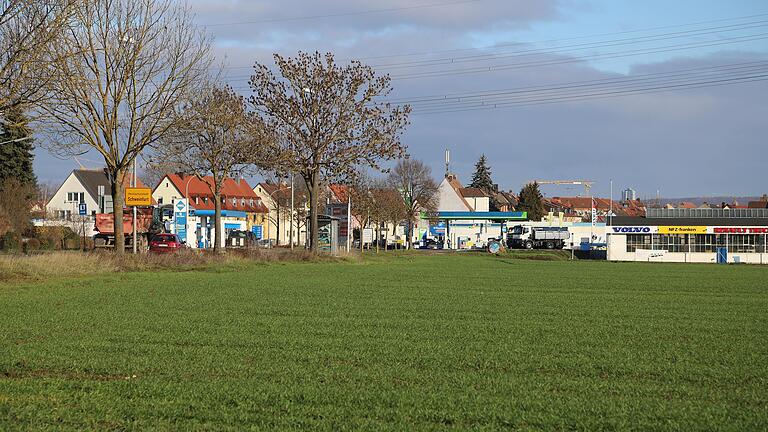 Auf diesem freien Grundstück neben der OMV-Tankstelle im Stadtteil Oberndorf möchte die Norma eine neue Filiale errichten.