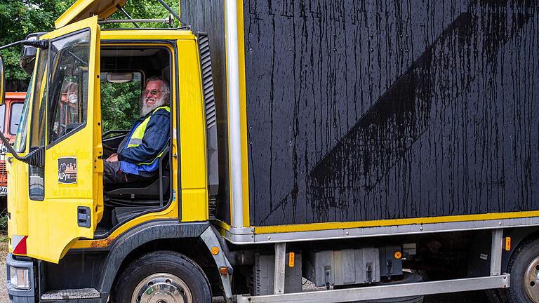 Die Karlstadter Ukraine-Hilfe hat sich vor kurzem einen eigenen Lkw gekauft. Damit sollen nun ebenfalls Güter an die ukrainische Grenze gefahren werden. Am Lenkrad sitzt Ralph Eisermann.