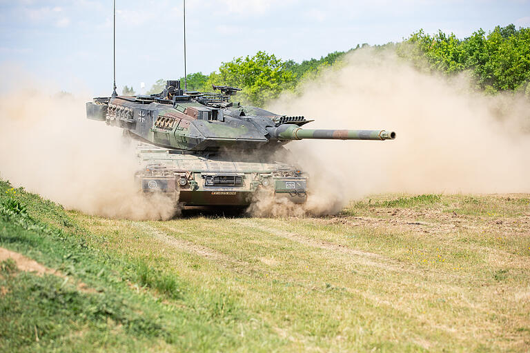 Den Kampfpanzer Leopard 2 in Aktion gab es bei der dynamischen Gefechtsstellung zu sehen. Den Kampfpanzer Leopard 2 in Aktion gab es bei der dynamischen Gefechtsstellung zu sehen. 