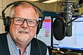 Eberhard Schellenberger, der Studioleiter des Bayerischen Rundfunks (BR) in Mainfranken, verabschiedet sich nach 40 Jahren Radio in den Ruhestand.