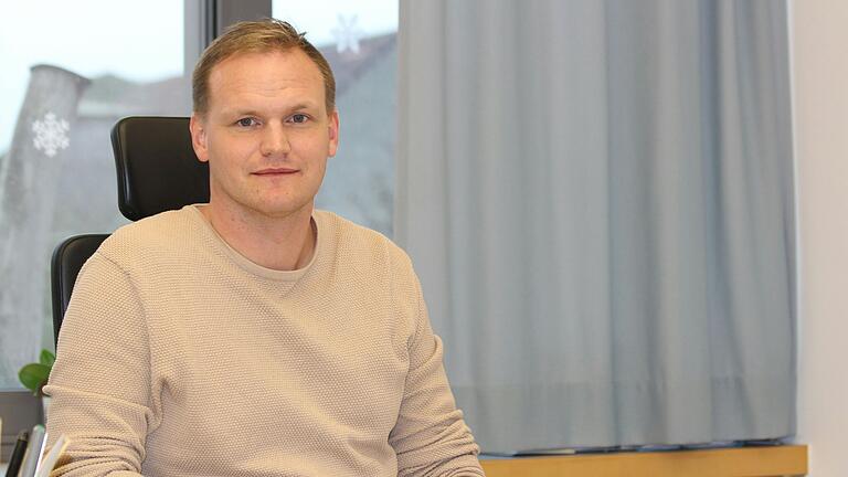 Nico Rogge wurde im März 2020 zum Bürgermeister von Oerlenbach gewählt. Nico Rogge wurde im März 2020 zum Bürgermeister von Oerlenbach gewählt.