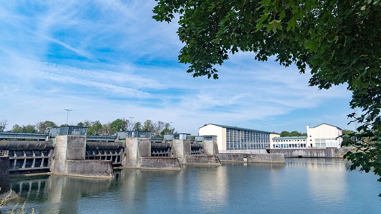 Wasserkraftwerk Altheim an der Isar.jpeg       -  Das Wasserkraftwerk Altheim an der Isar nahe Landshut.