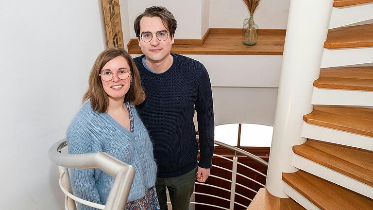 Anna Gerlach und Ludwig Schultz schlossen sich 2021 der Weggemeinschaft an. Mittlerweile wohnen sie in einem Mobile Home auf dem Klostergelände. Anna Gerlach und Ludwig Schultz schlossen sich 2021 der Weggemeinschaft an. Mittlerweile wohnen sie in einem Mobile Home auf dem Klostergelände. 