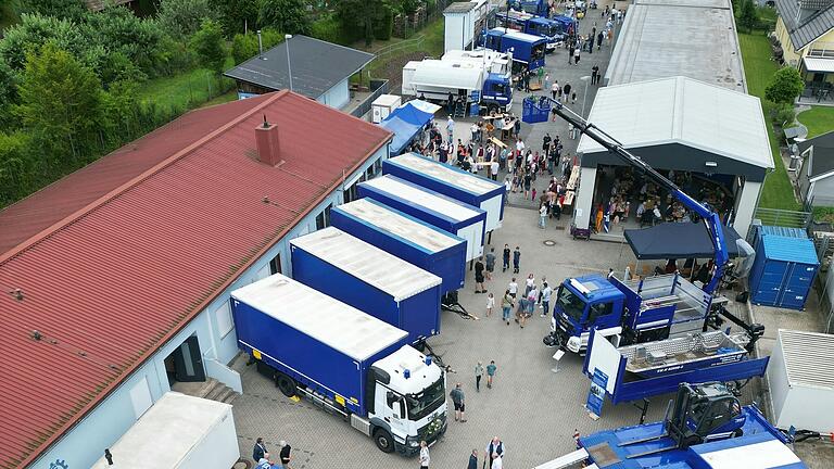 Beim Tag der offenen Tore konnten die Einsatzfahrzeuge des THW besichtigt werden.