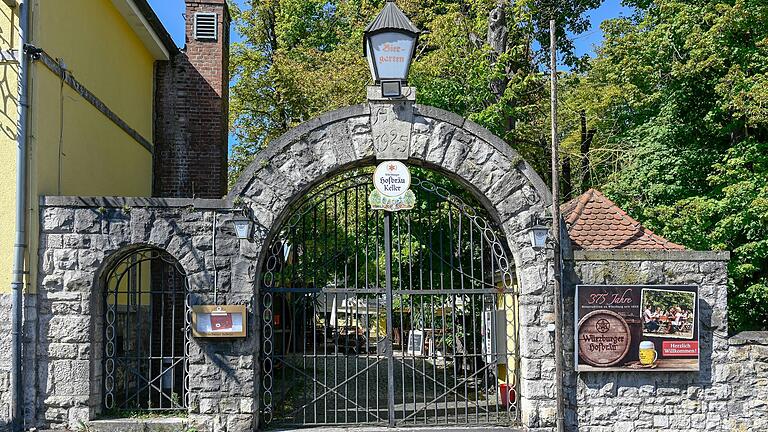 Anfang April eröffnete der Hofbräukeller nach langer Umbauphase, inklusive Biergarten. Anfang April eröffnete der Hofbräukeller nach langer Umbauphase, inklusive Biergarten.