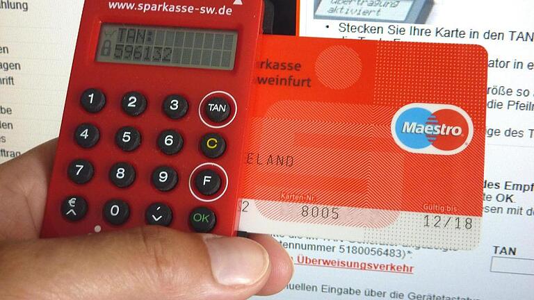 Digitale Banken: Geldgeschäfte lassen sich vielfach über mobile Endgeräte abwickeln. Der Besuch in einer Geschäftsstelle wird überflüssig.