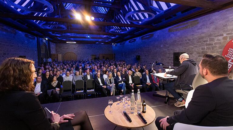 Rund 300 Gäste waren zur ersten Veranstaltung des Würzburger Literaturfestivals MainLit gekommen. Rund 300 Gäste waren zur ersten Veranstaltung des Würzburger Literaturfestivals MainLit gekommen.