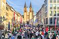 Den Mantelsonntag in Würzburg nutzten im vergangenen Jahr viele Menschen, um in der Stadt Einkaufen zu gehen.