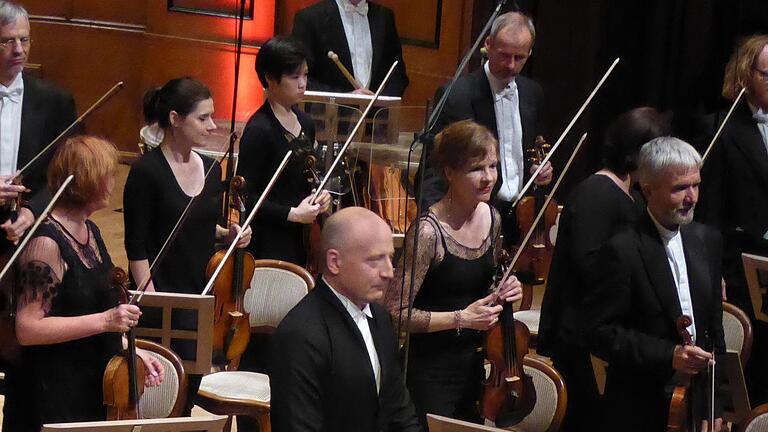 Paavo Järvi und seine Bremer Kammerphilharmoniker haben sich in Bad Kissingen sehr wohl gefühlt. Foto: Gerhild Ahnert       -  Paavo Järvi und seine Bremer Kammerphilharmoniker haben sich in Bad Kissingen sehr wohl gefühlt. Foto: Gerhild Ahnert