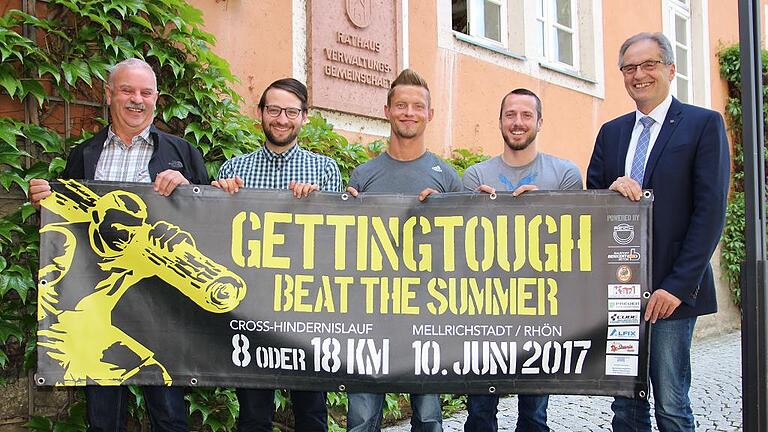 Auch die zwei Bürgermeister der betroffenenen Gemeinden beim Getting Tough-Lauf am 10.Juni stehen voll hinter dem Lauf. Von links: Der Bürgermeister von Oberstreu, Matthias Liebst, Fabian Steier (Stellvertretender Abteilungsleiter Bauabteilung), Organisator Lukas Storath, Organisator Felix Treml und Mellrichstadts Bürgermeister Eberhard Streit. Auch die zwei Bürgermeister der betroffenenen Gemeinden beim Getting Tough-Lauf am 10.Juni stehen voll hinter dem Lauf. Von links: Der Bürgermeister von Oberstreu, Matthias Liebst, Fabian Steier (Stellvertretender Abteilungsleiter Bauabteilung), Organisator Lukas Storath, Organisator Felix Treml und Mellrichstadts Bürgermeister Eberhard Streit.
