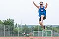 Sebastian Schäfer bei einem Trainingssprung auf dem Sportgelände der TG Würzburg. Im Blindenweitsprung verbesserte der 37-Jährige den deutschen Rekord auf 5,20 Meter.
