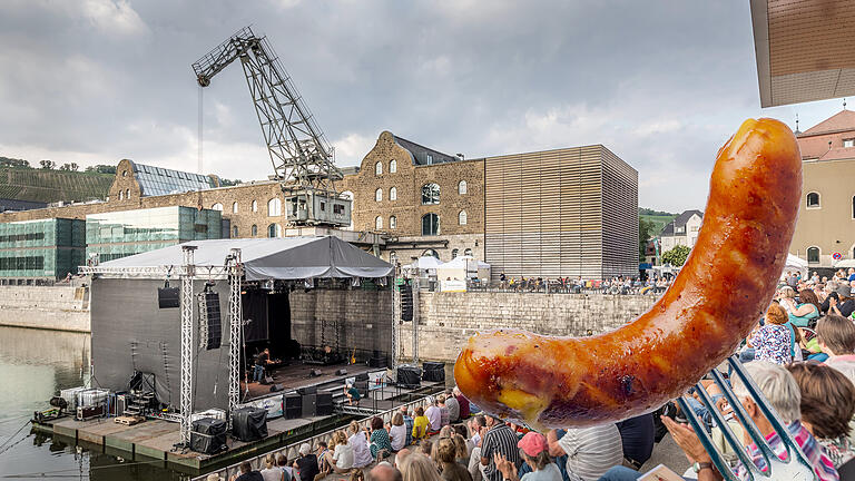 Gibt es beim Würzburger Hafensommer auch Bratwurst oder nicht? Der Streit ums Essensangebot beim Musikfestival wird inzwischen auch bundesweit diskutiert.