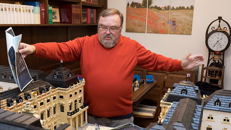 Rund 1000 Arbeitsstunden hat Reinhold Dukat (70) aus Kitzingen in den Lego-Nachbau der Würzburger Residenz gesteckt und dabei um die 1,5 Millionen Steine verbaut. Rund 1000 Arbeitsstunden hat Reinhold Dukat (70) aus Kitzingen in den Lego-Nachbau der Würzburger Residenz gesteckt und dabei um die 1,5 Millionen Steine verbaut.