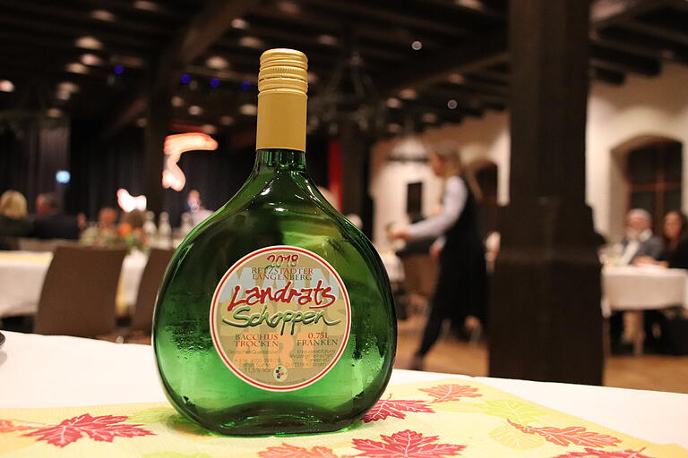 Der neue Landratsschoppen, ein 2018er Bacchus vom Retzstadter Langenberg. Der neue Landratsschoppen, ein 2018er Bacchus vom Retzstadter Langenberg.