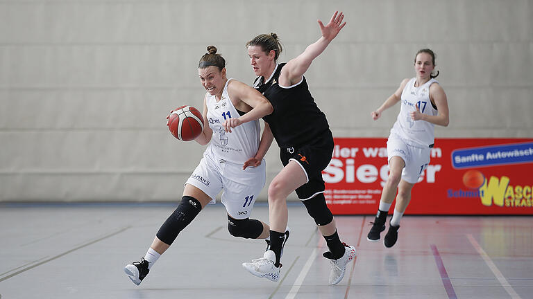 Katy John, hier links im Heimspiel gegen Bad Homburg, musste am Samstag in Heidelberg mal wieder deutlich mehr Punkte erzielen. Mit 23 Zählern war sie letztlich Topscorerin der QOOL Sharks.