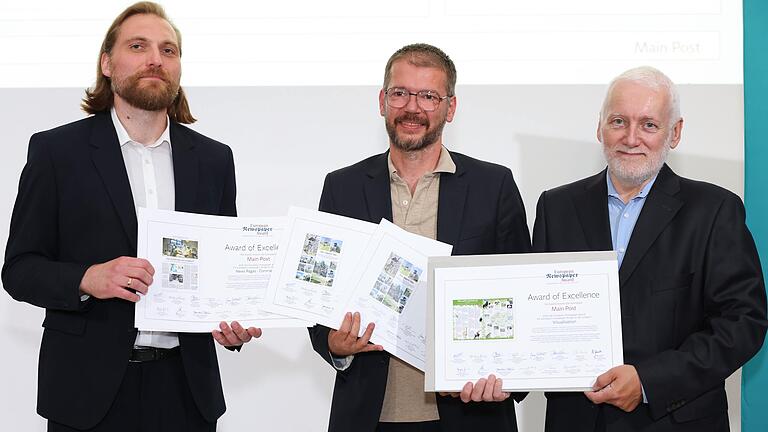 Sechs Auszeichnungen konnte die Main-Post beim European Publishing Congress in Wien entgegennehmen. Das Bild zeigt (v.l.) Alexander Graf vom Medium Magazin, Art Director der Main-Post Daniel Biscan und Norbert Küpper, Zeitungsdesigner und Initiator des Awards. Sechs Auszeichnungen konnte die Main-Post beim European Publishing Congress in Wien entgegennehmen. Das Bild zeigt (v.l.) Alexander Graf vom Medium Magazin, Art Director der Main-Post Daniel Biscan und Norbert Küpper, Zeitungsdesigner und Initiator des Awards.