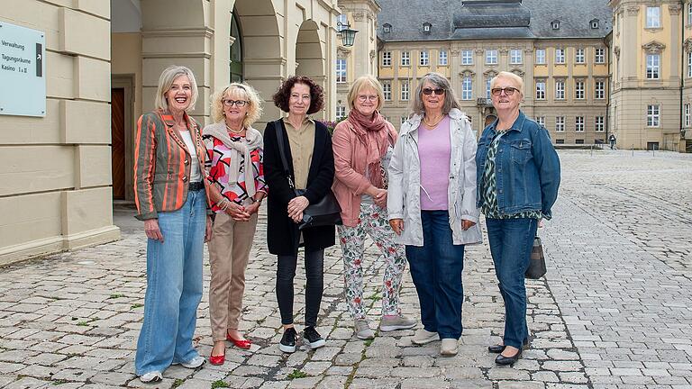 Frauen vom Sozialdienst katholischer Frauen (SkF) kommen regelmäßig zu Besuch ins 'Haus Erthal' und ins Albert-Schweitzer -Haus in Werneck: (v. li.) Inge Weigand, Marie-Theres Rudloff, Sabine Finke, Karin Kern, Brigitte Pfeuffer und Christine Wagenhäuser. Frauen vom Sozialdienst katholischer Frauen (SkF) kommen regelmäßig zu Besuch ins 'Haus Erthal' und ins Albert-Schweitzer -Haus in Werneck: (v. li.) Inge Weigand, Marie-Theres Rudloff, Sabine Finke, Karin Kern, Brigitte Pfeuffer und Christine Wagenhäuser.