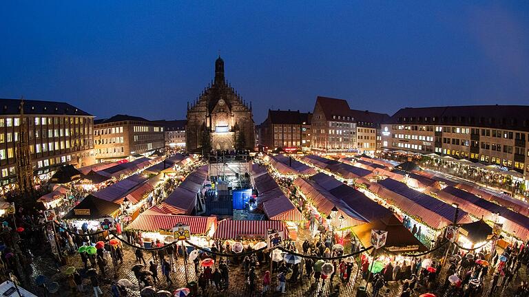 Nürnberger Christkindlesmarkt.jpeg       -  Der Nürnberger Christkindlesmarkt 2024: Hier kommen alle Infos rund um Eröffnung, Öffnungszeiten, Programm, das Nürnberger Christkind und die Anreise.