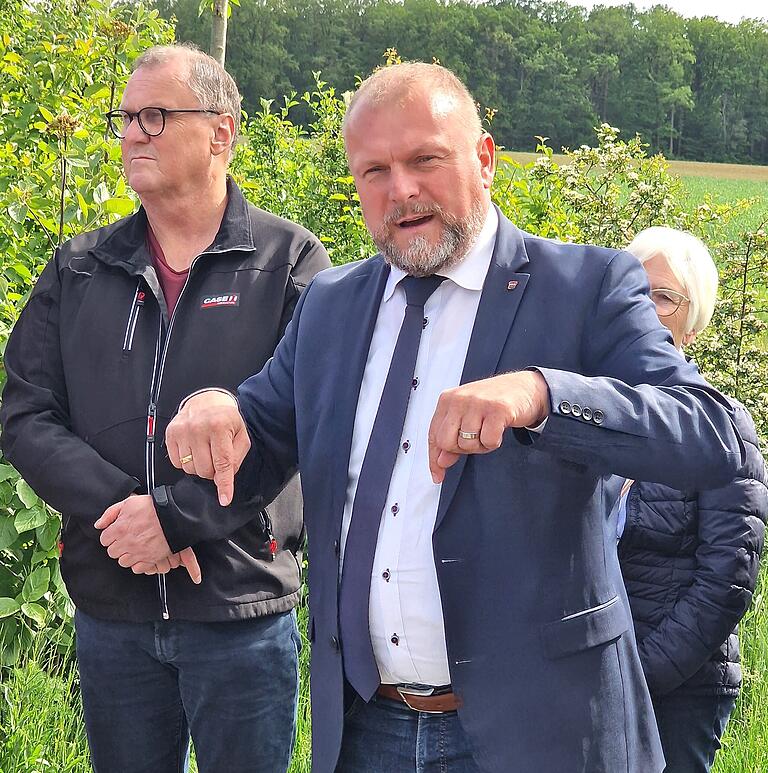 Weil wir alle von Produkten des Landwirtes ernährt werden, war für Landrat Thomas Eberth die Eröffnung des Rundweges ein ganz besonderer Tag. Weil wir alle von Produkten des Landwirtes ernährt werden, war für Landrat Thomas Eberth die Eröffnung des Rundweges ein ganz besonderer Tag. 