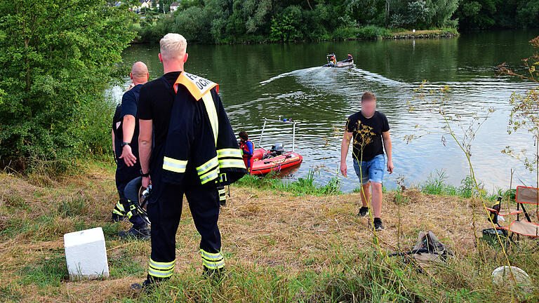 Die Wasserwacht war mit mehreren Booten im Einsatz. Die Wasserwacht war mit mehreren Booten im Einsatz.