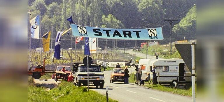 Viele AMC-ler, Freunde und Bekannte packten beim Aufbau des Schwanbergrennens 1976 mit an.