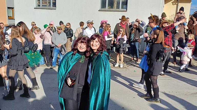 Helau - Mädels aus Untererthal - Helau ! Helau - Mädels aus Untererthal - Helau !