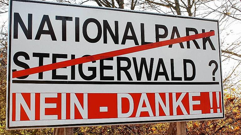 Die Gegner im Steigerwald sagen &bdquo;Nationalpark? Nein &ndash; Danke&ldquo;, weil sie um negative Folgen fürchten, die Befürworter sehen darin eine Chance für Region und Natur.