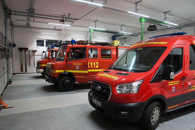 Die Fahrzeuge der Feuerwehr Gädheim/Ottendorf stehen ab sofort unter einem Dach.