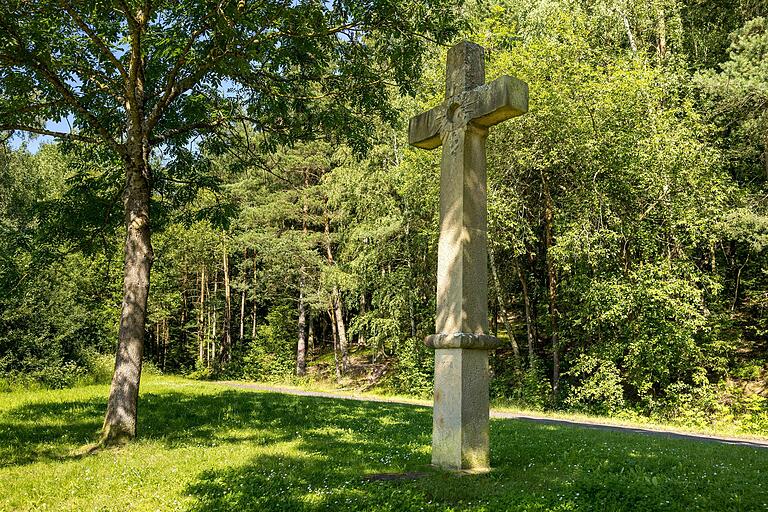 Auf der letzten Etappe des Weges kommt man am Lappbergkreuz vorbei. Auf der letzten Etappe des Weges kommt man am Lappbergkreuz vorbei.