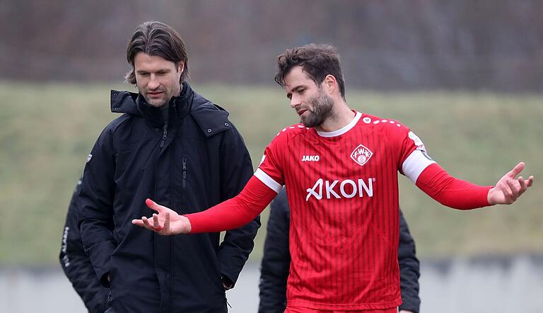 Intensive Gespräche: Daniel Hägele (rechts) mit Trainer Martin Lanig. Intensive Gespräche: Daniel Hägele (rechts) mit Trainer Martin Lanig.