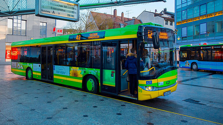 Empörung über den neuen Busfahrplan. Seit 1.1.2019 gibt es einen neuen Busfahrplan. Einige Fahrten am Abend vom Roßmarkt zur Eselshöhe bzw. zum Sonnenteller wurden ersatzlos gestrichen.&nbsp;