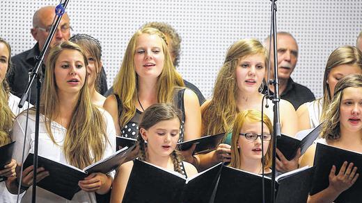 Tolle Stimmen: Der Jugendchor &bdquo;Shine&ldquo; aus Nordheim lieferte in der Kulturscheune eine beeindruckende Vorstellung ab.