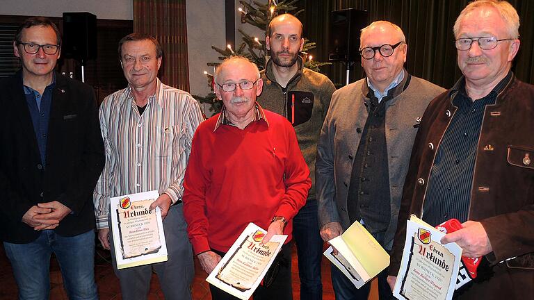 Ehrenurkunden für 25- und 40-jährige Mitgliedschaft (von links): Bernd Lengler, Elmar Weis, Waldemar Müller, Sylvester Krutsch, Andreas Czerny und Heribert Wiegand.