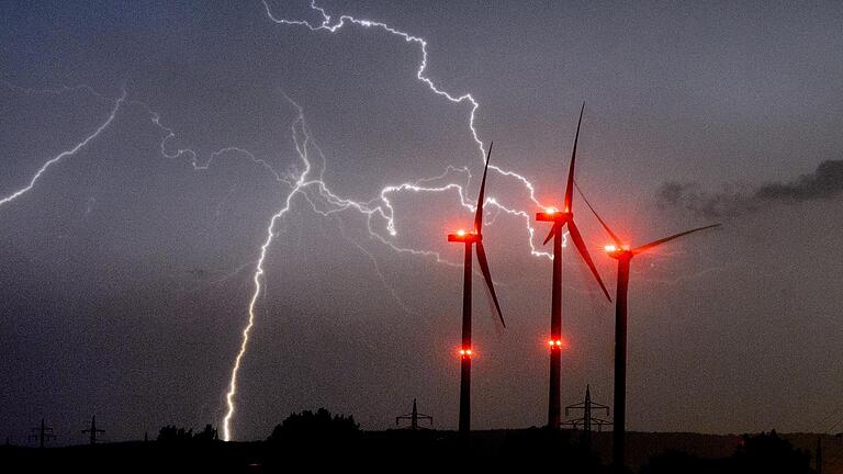 Am Freitag könnten Gewitter über Unterfranken ziehen. Die Behörden warnen vor Überflutungen.