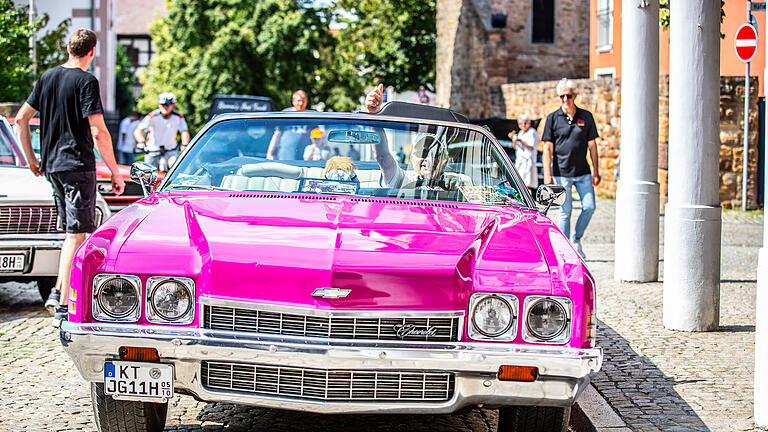 Stadtfest und Oldtimertreffen 'Geo-Classics' am sonnigen Sonntag in Gerolzhofen