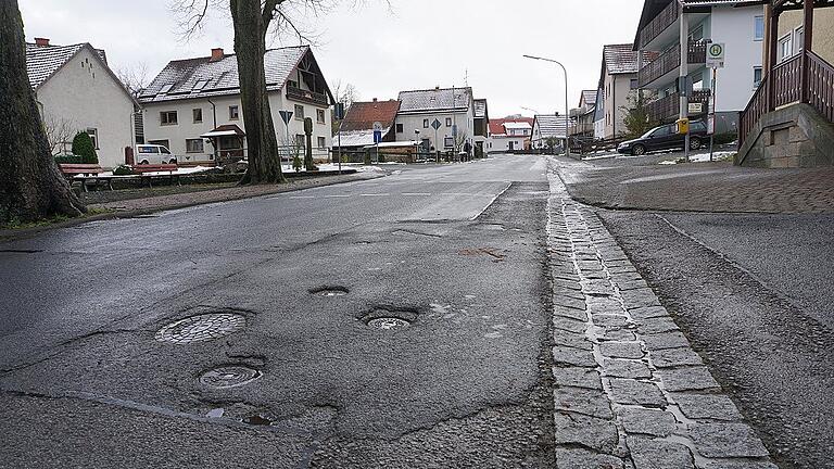 Die Ortsdurchfahrt Frankenheim bedarf dringend einer Sanierung. In der Bürgerversammlung stand das Thema ganz oben auf der Tagesordnung.