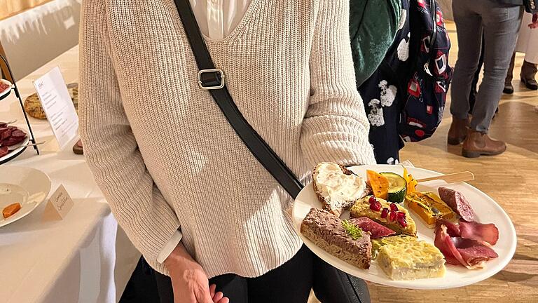 Das Büfett bot eine bunte Auswahl der regionalen Produktpalette: von Wildfleisch, über Linsenaufstrich bis hin zu karamellisiertem Wurzelgemüse.