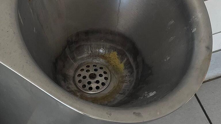 Ein Urinal der Toiletten des Schweinfurter Hauptbahnhofs.&nbsp;